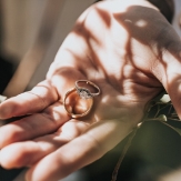 NO SE QUIERE QUITAR EL ANILLO NO SE QUIERE QUITAR EL ANILLO