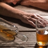 ESTÁ TOMANDO LICOR A DIARIO Y SEXUALMENTE YA NO ES EL MISMO ESTÁ TOMANDO LICOR A DIARIO Y SEXUALMENTE YA NO ES EL MISMO