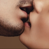 ¿CON LOS BESOS SE PUEDE ADQUIRIR UNA ENFERMEDAD VENÉREA? ¿CON LOS BESOS SE PUEDE ADQUIRIR UNA ENFERMEDAD VENÉREA?