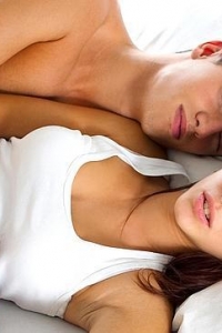 ESTOY ENAMORADA DE UN HOMBRE MALO EN LA CAMA ESTOY ENAMORADA DE UN HOMBRE MALO EN LA CAMA