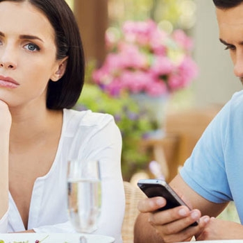 ES MUY FEO SER LA OTRA.