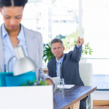 TERMINÉ CON ÉL, Y ME BLOQUEÓ LABORALMENTE