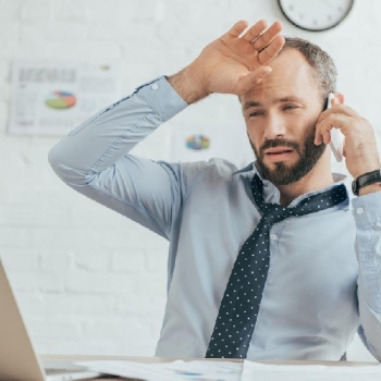 ME SUDAN MUCHO LAS MANOS Y ESO ME ACOMPLEJA EN LA INTIMIDAD