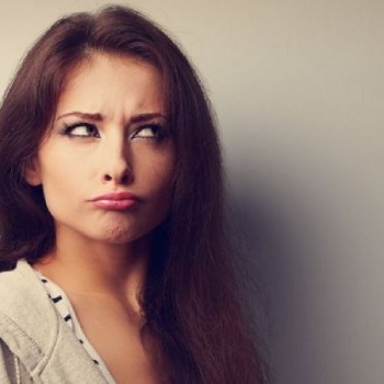 COMPRÉ UN JUGUETE SEXUAL PERO LO USO A ESCONDIDAS 