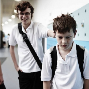 LE HACEN BULLYING PORQUE TIENE MAL ALIENTO.