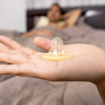 COMO ES CIRCUNCIDADO NO USA ÉL CONDÓN