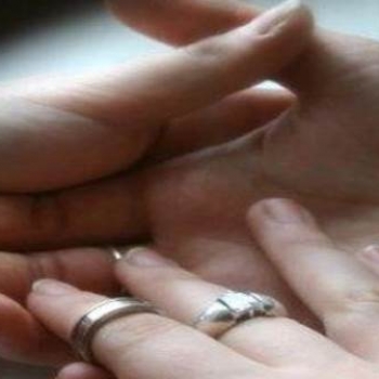 DESCUBRE SI TU PAREJA ES INFIEL CON SOLO MIRARLE LA MANO DESCUBRE SI TU PAREJA ES INFIEL CON SOLO MIRARLE LA MANO