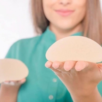 ME PUSE IMPLANTES Y UN PECHO ME CRECIÓ MÁS QUE EL OTRO