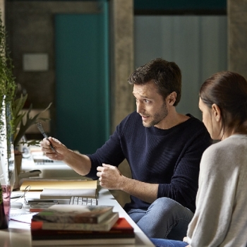 MÁS TELE, QUE TRABAJO